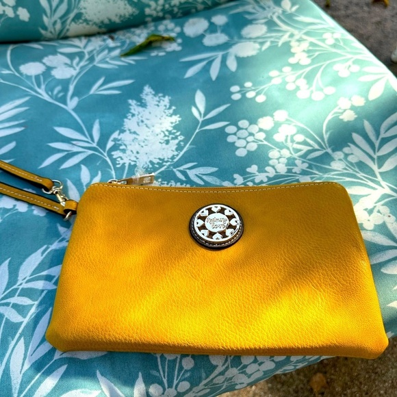 Sydney Love Handbags - Sydney Love Wristlet clutch new